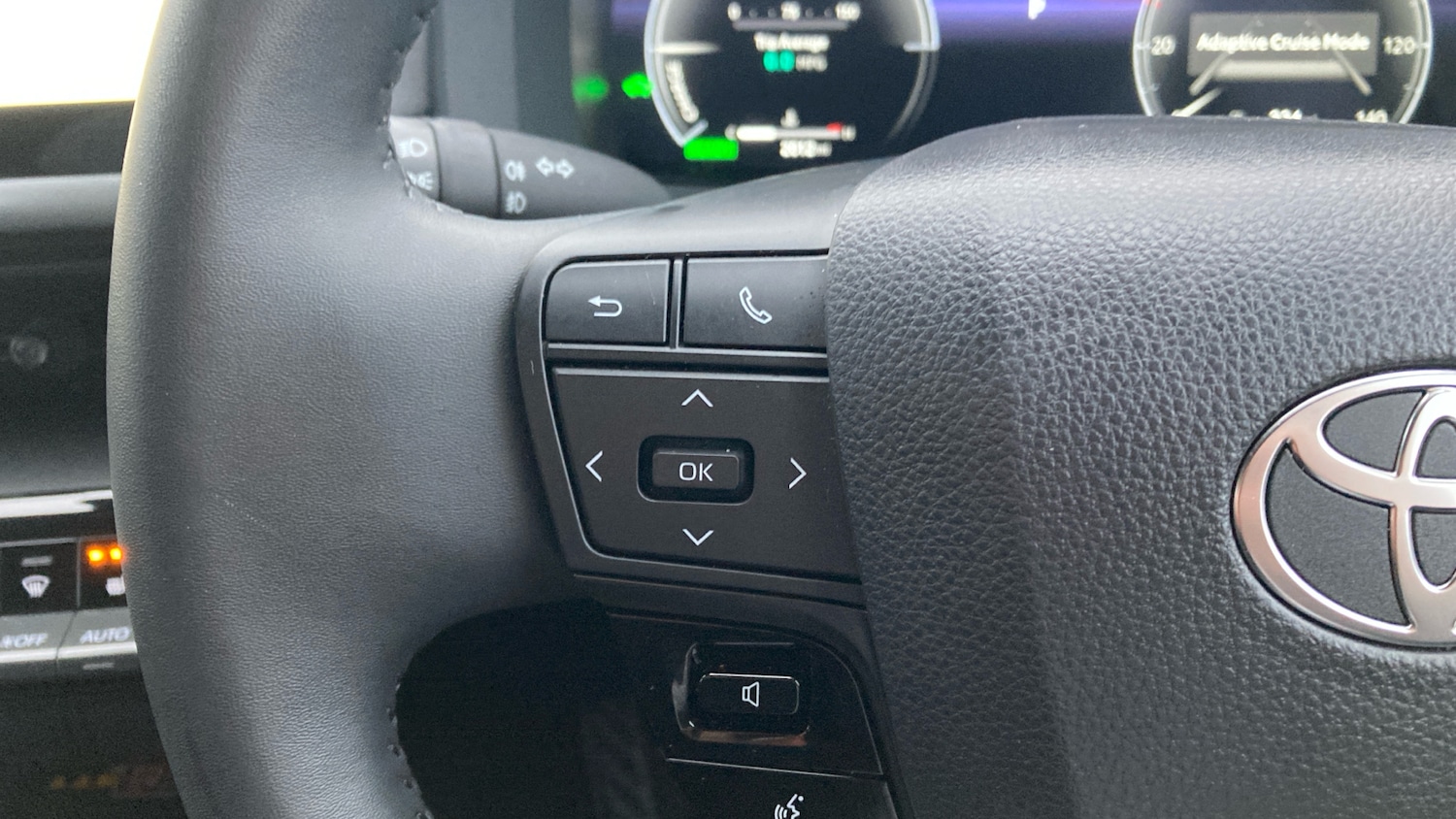 Used Toyota C-HR 2024 for sale - 77124982: Photo 43