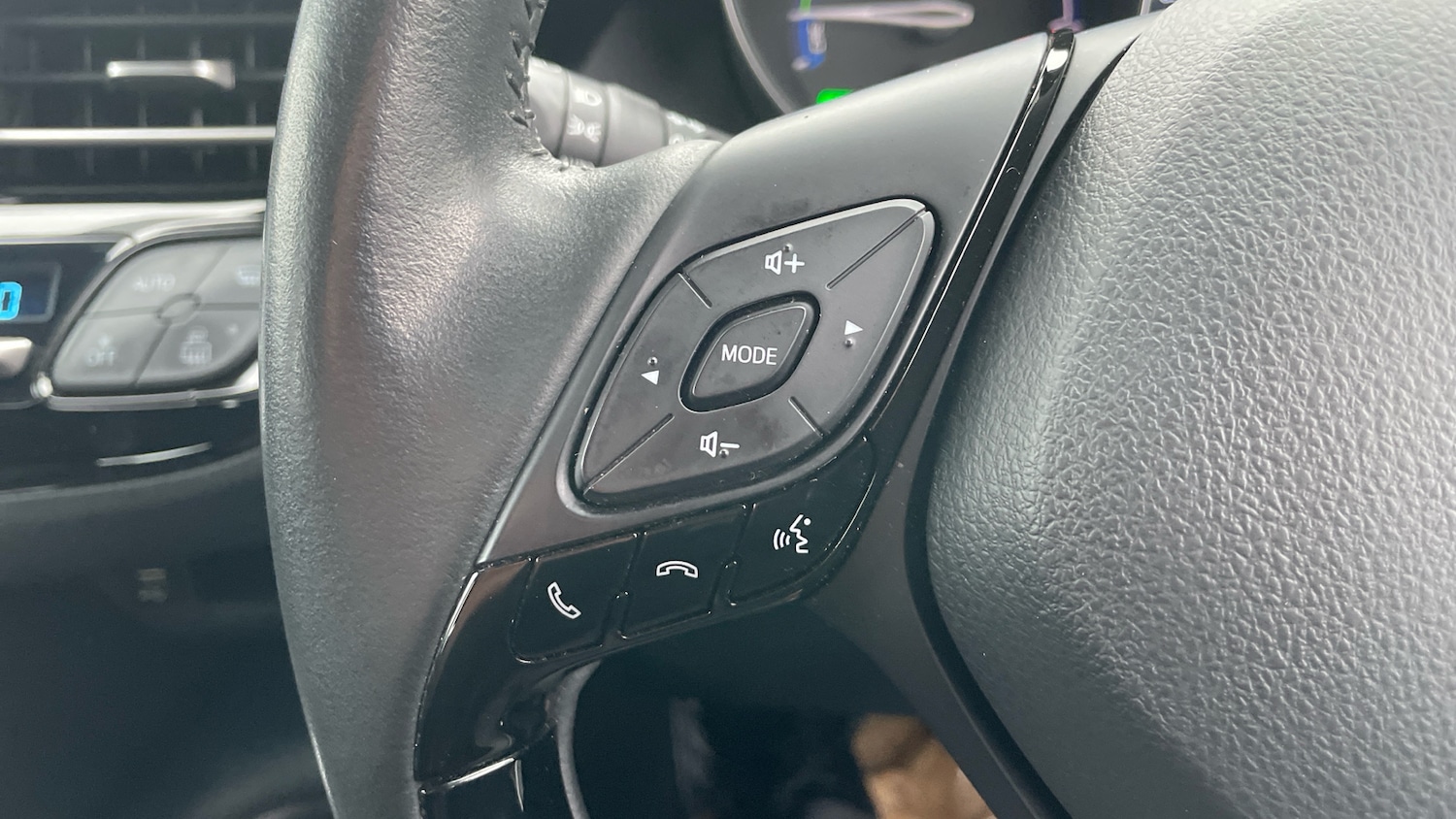 Used Toyota C-HR 2022 for sale - 76366900: Photo 35