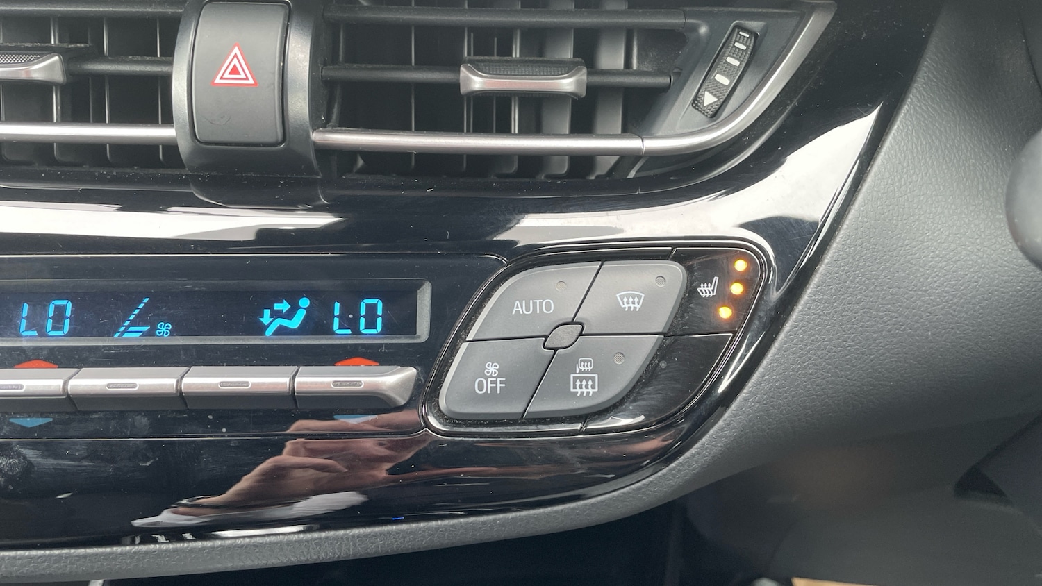 Used Toyota C-HR 2022 for sale - 76067478: Photo 32