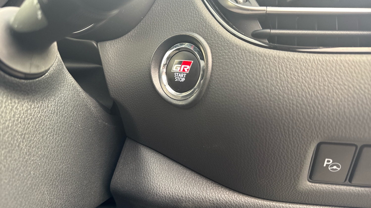 Used Toyota C-HR 2022 for sale - 76289103: Photo 32