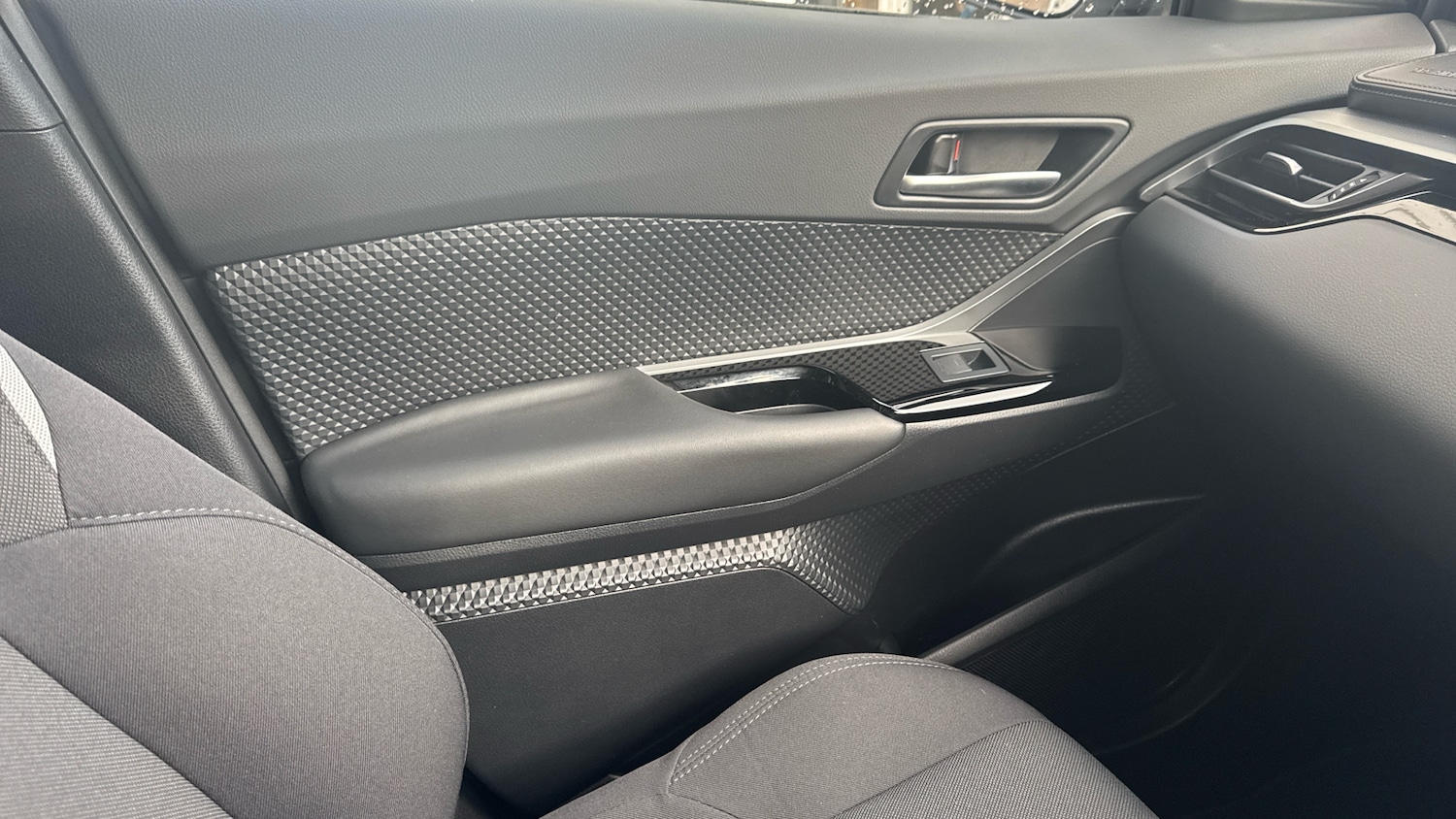 Used Toyota C-HR 2022 for sale - 76289103: Photo 45