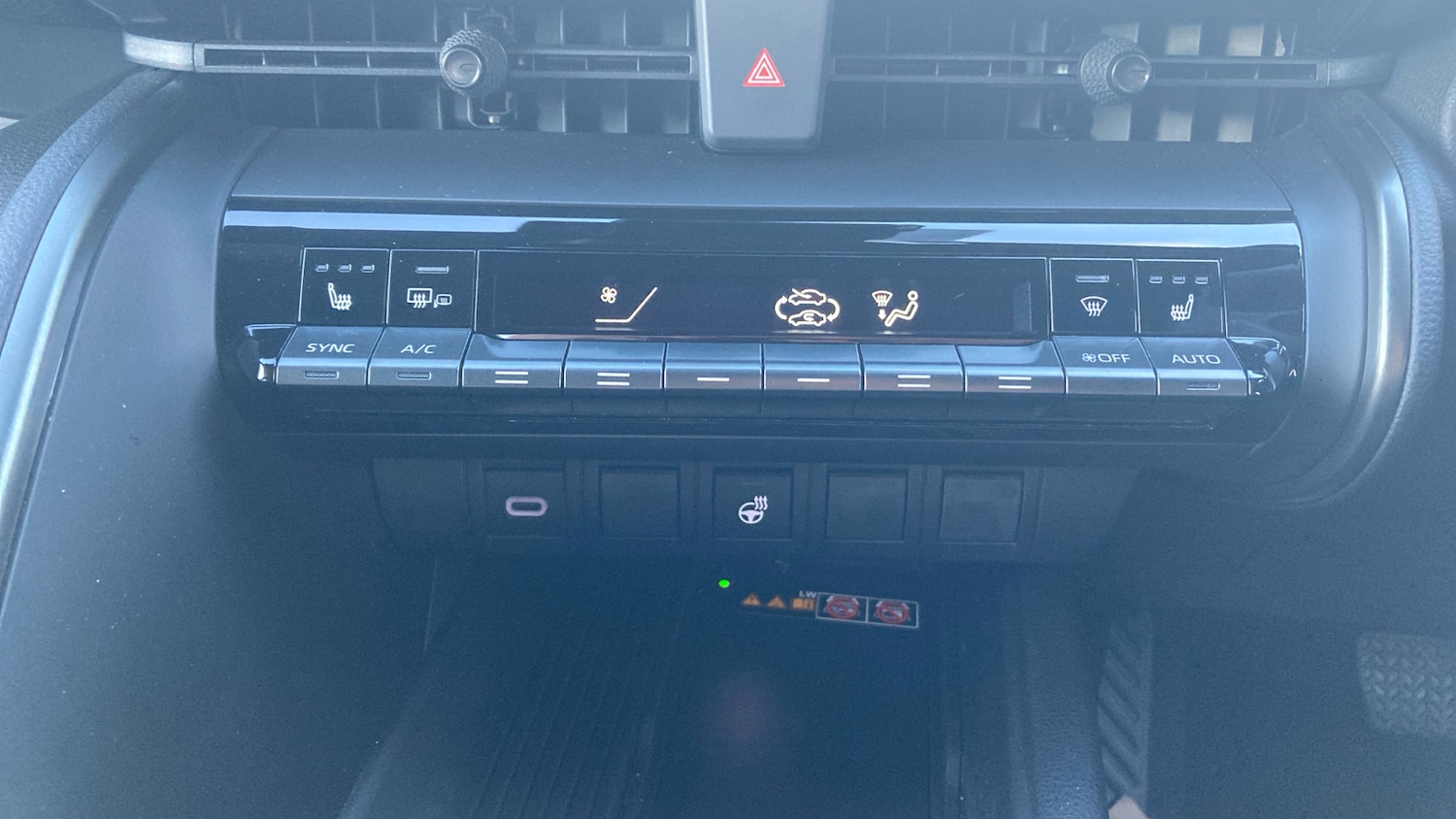 Used Toyota C-HR 2024 for sale - 76477807: Photo 24