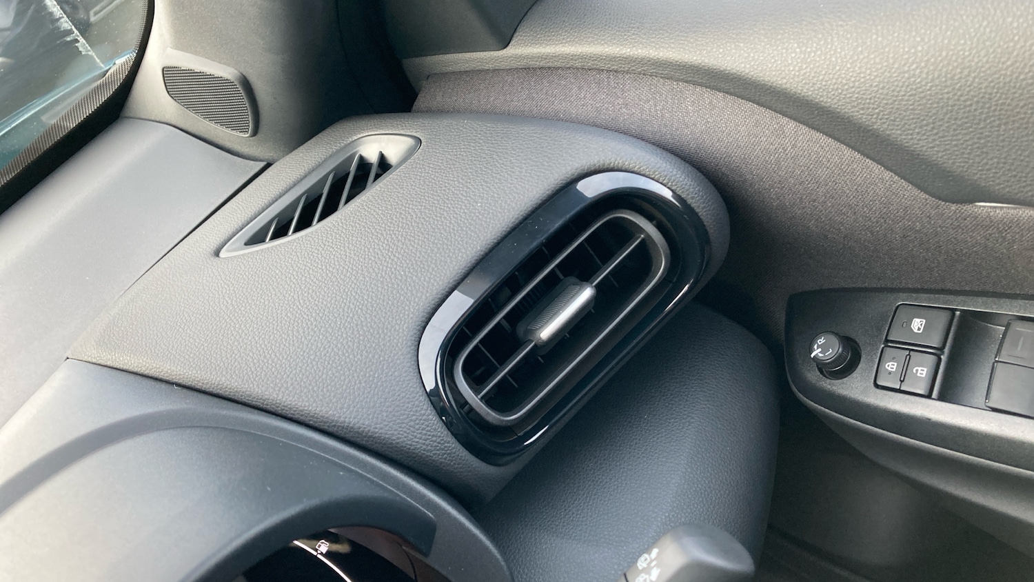 Used Toyota Yaris Cross 2025 for sale - 77136826: Photo 27