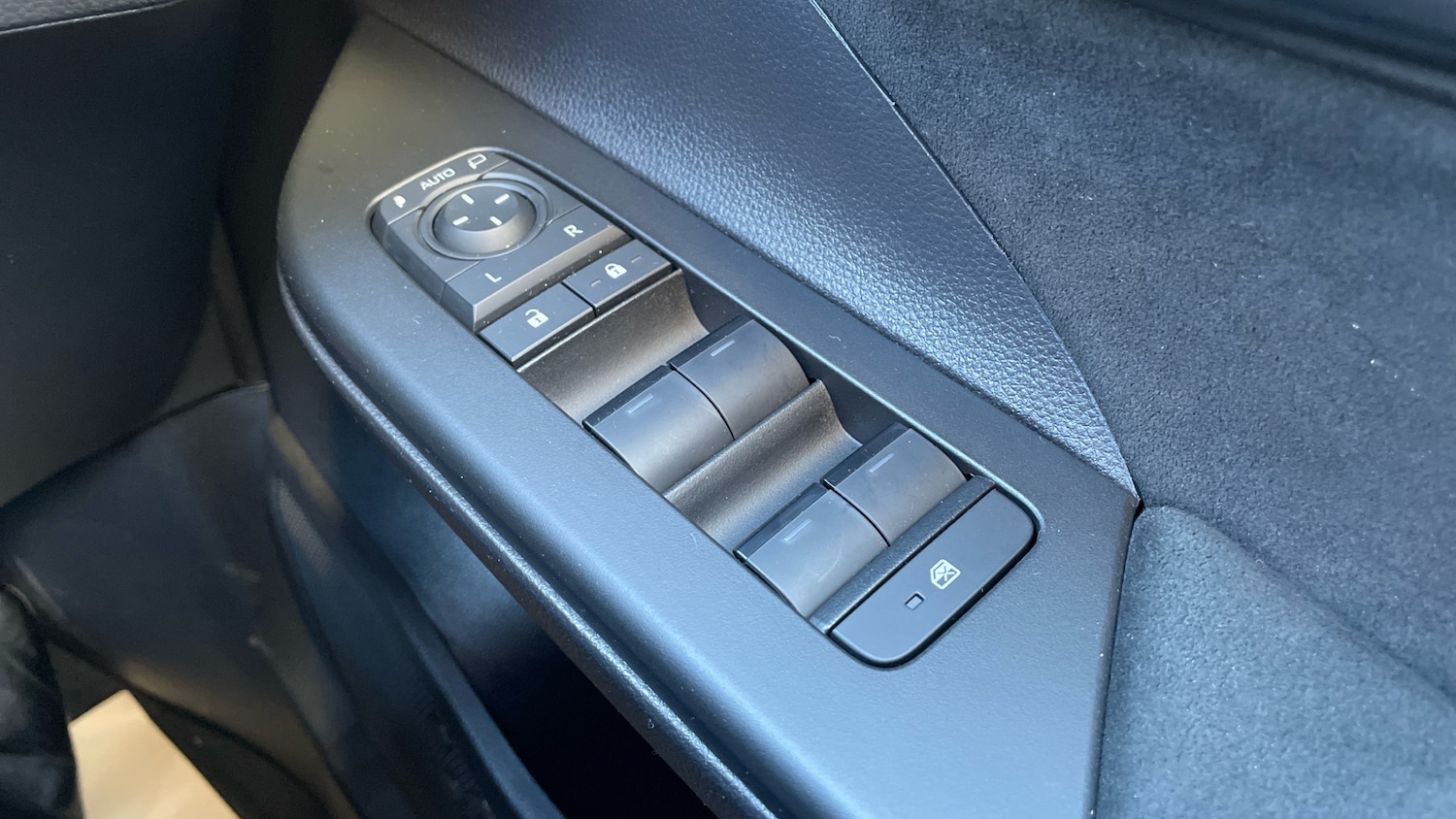 Used Toyota C-HR 2025 for sale - 76637272: Photo 42