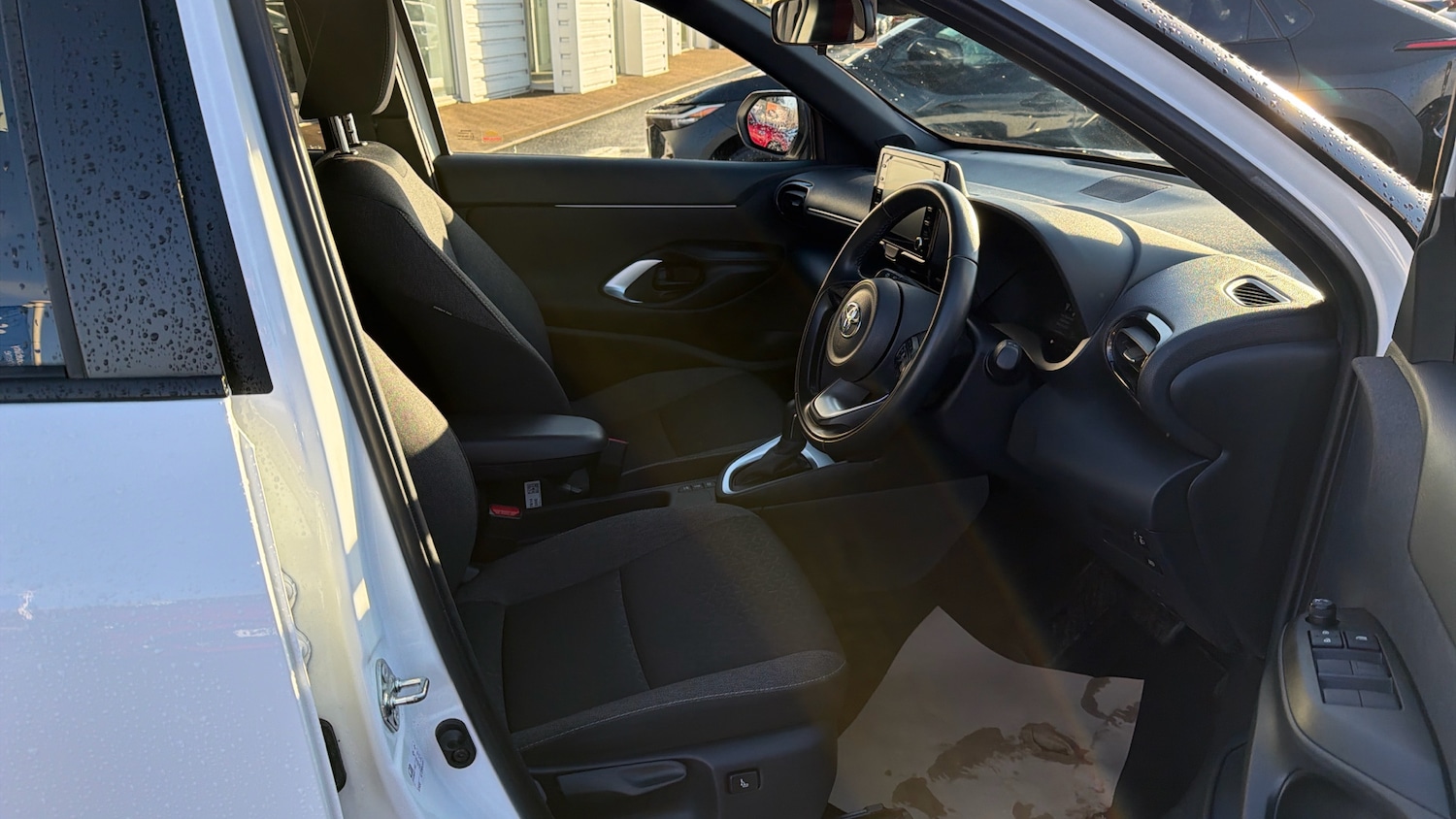 Used Toyota Yaris Cross 2024 for sale - 77148320: Photo 11