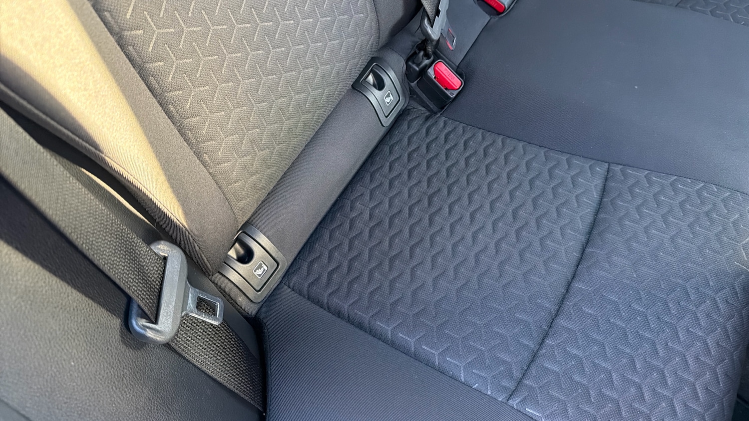 Used Toyota Yaris Cross 2024 for sale - 77148320: Photo 32