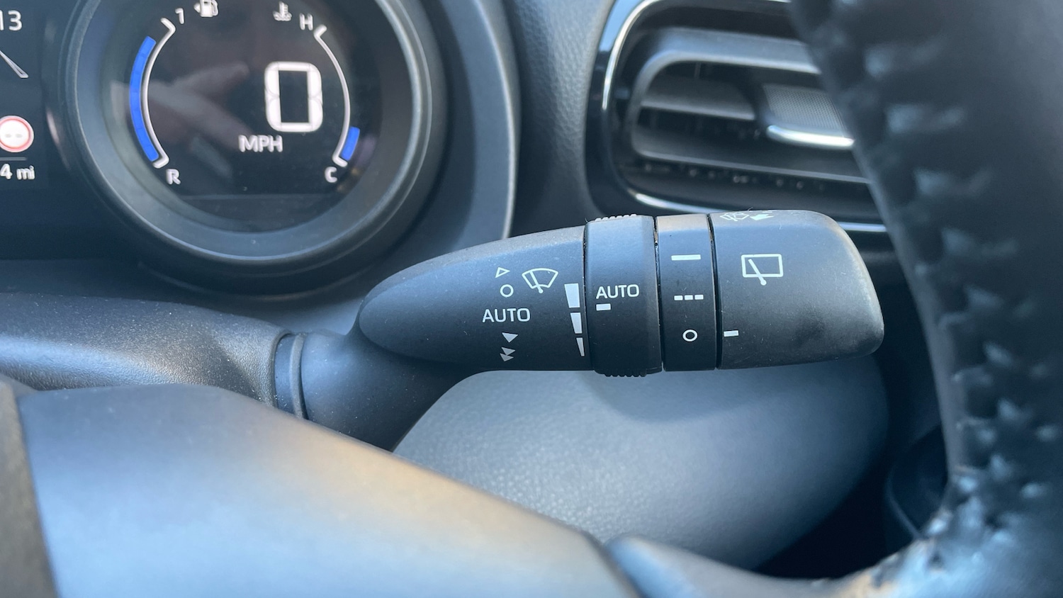 Used Toyota Yaris 2023 for sale - 77062044: Photo 38