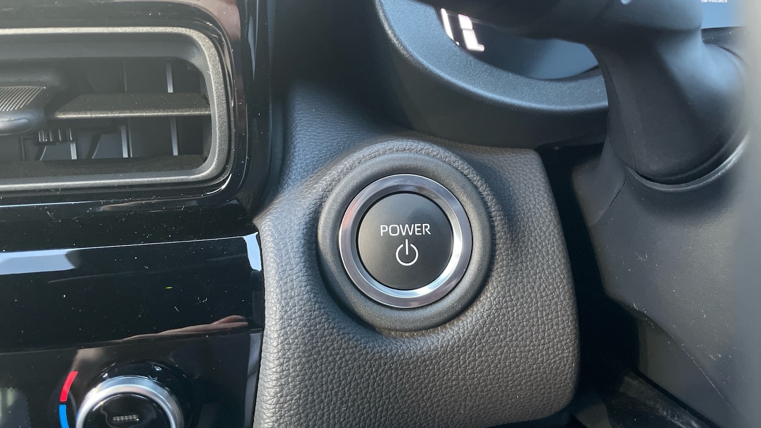 Used Toyota Yaris Cross 2025 for sale - 77136823: Photo 33