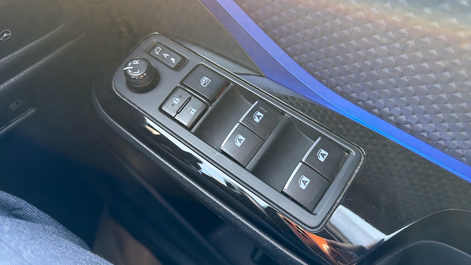 Used Toyota C-HR 2018 for sale - 77975742: Photo 43