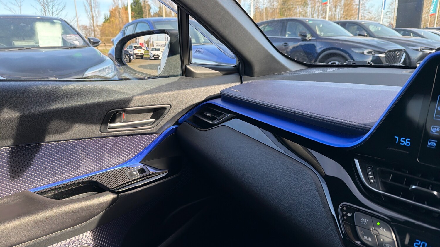 Used Toyota C-HR 2018 for sale - 77975742: Photo 53