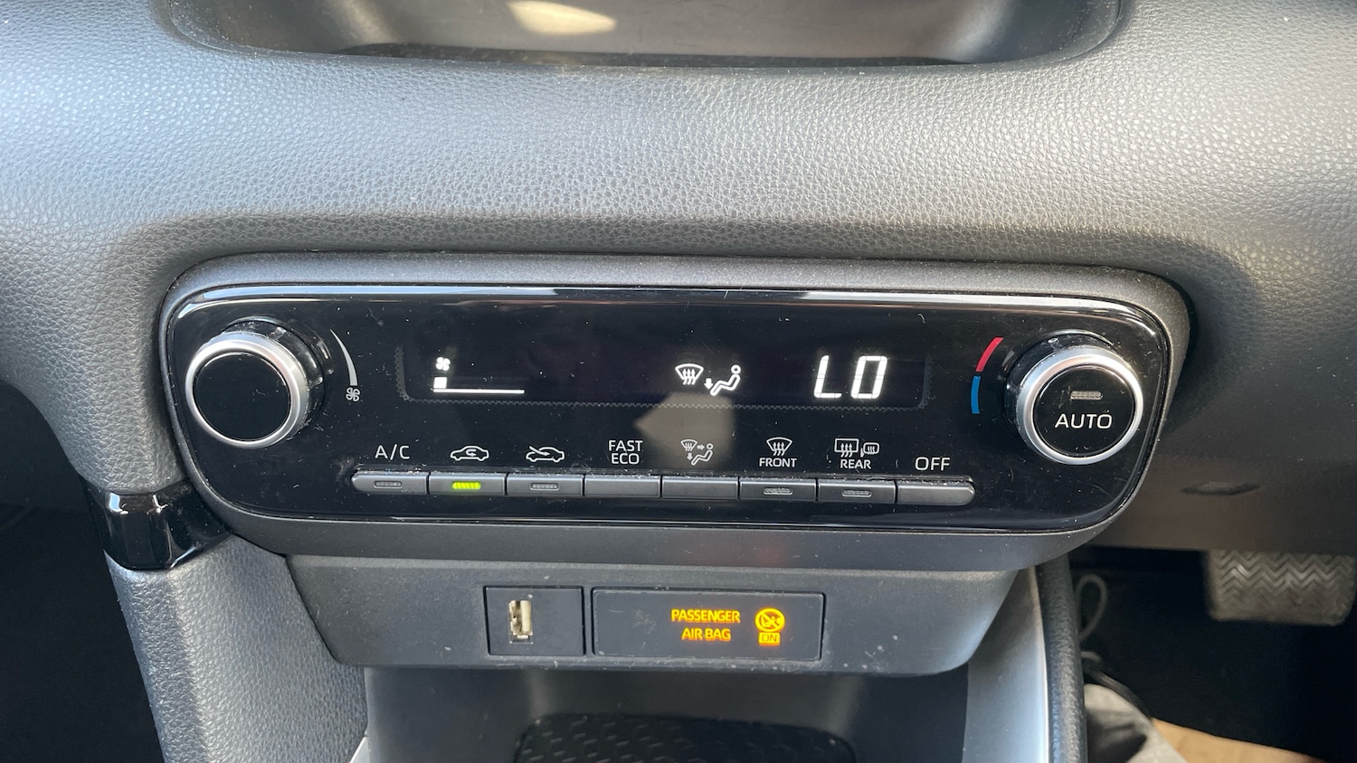 Used Toyota Yaris 2020 for sale - 76340521: Photo 32