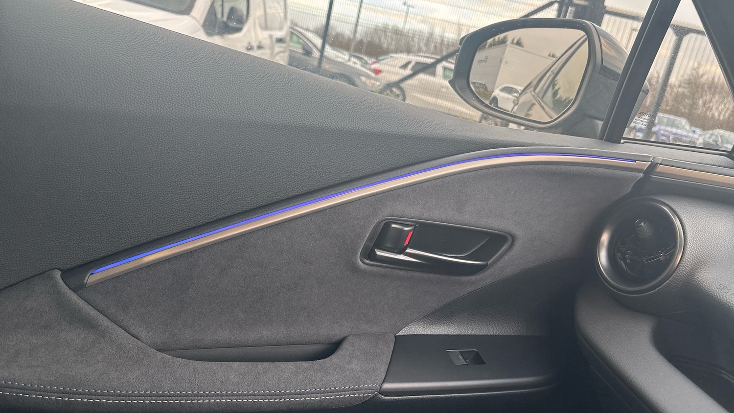 Used Toyota C-HR 2025 for sale - 77136798: Photo 35