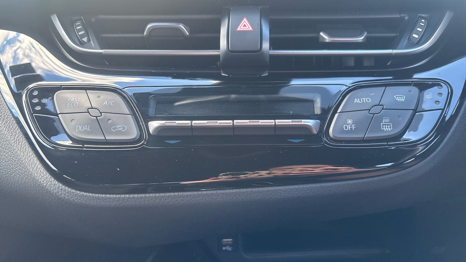 Used Toyota C-HR 2022 for sale - 76384888: Photo 24