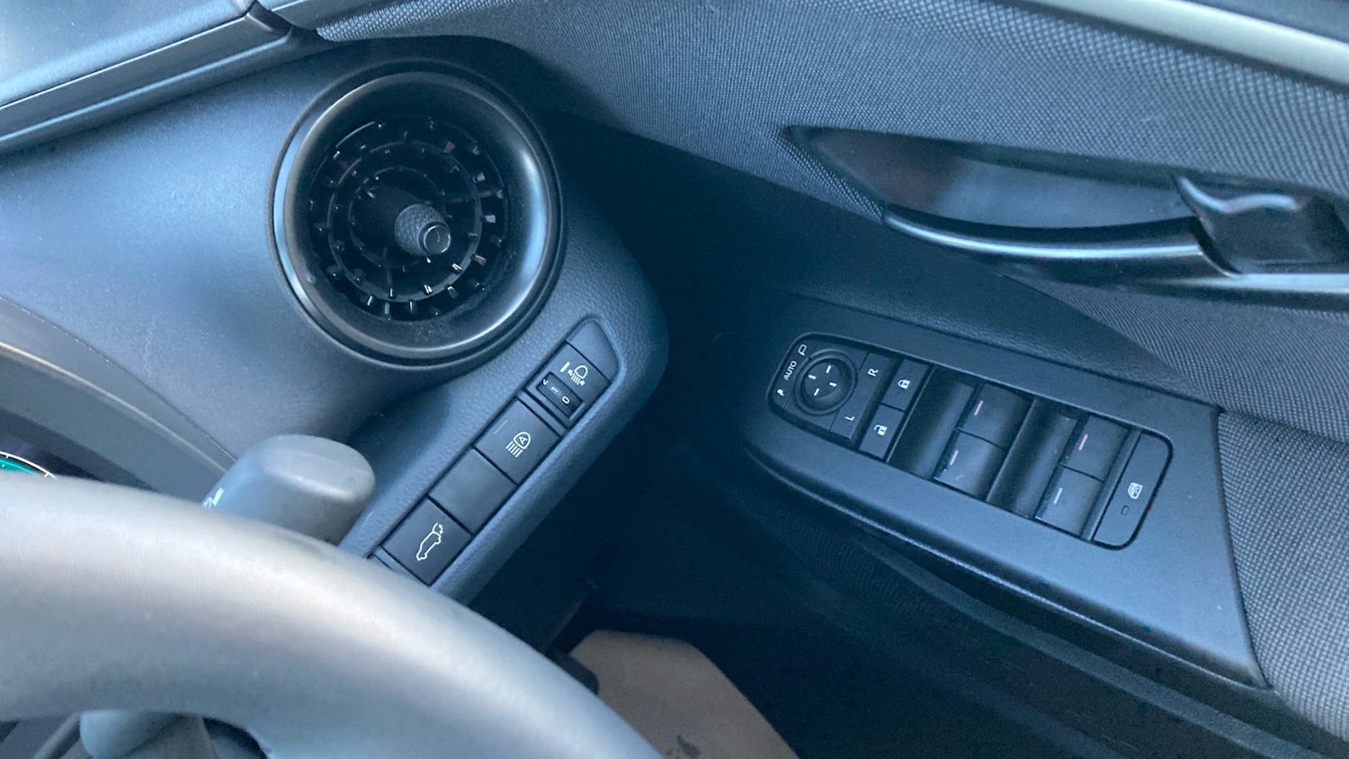 Used Toyota C-HR 2025 for sale - 76979722: Photo 32