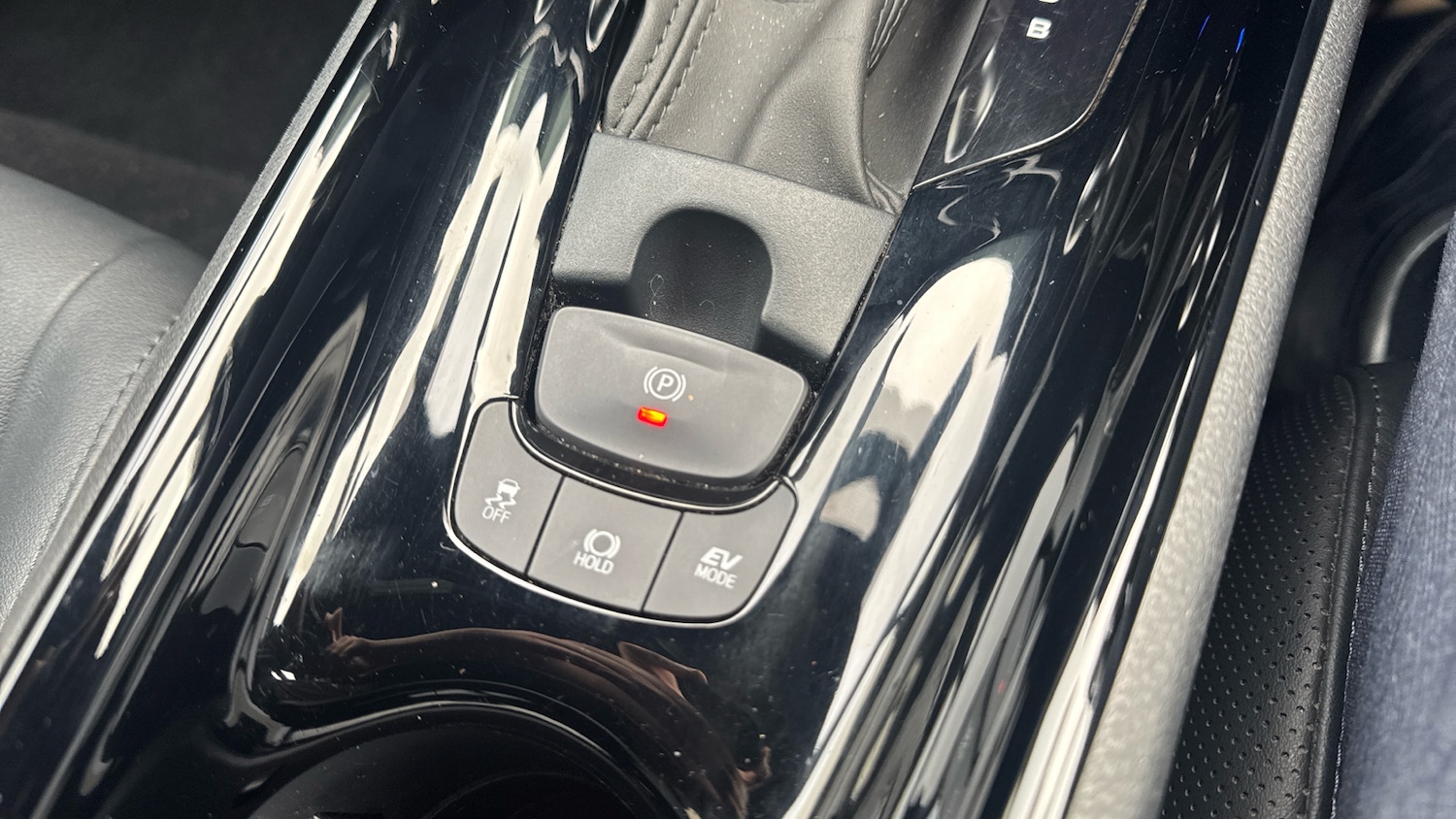 Used Toyota C-HR 2022 for sale - 76231547: Photo 41