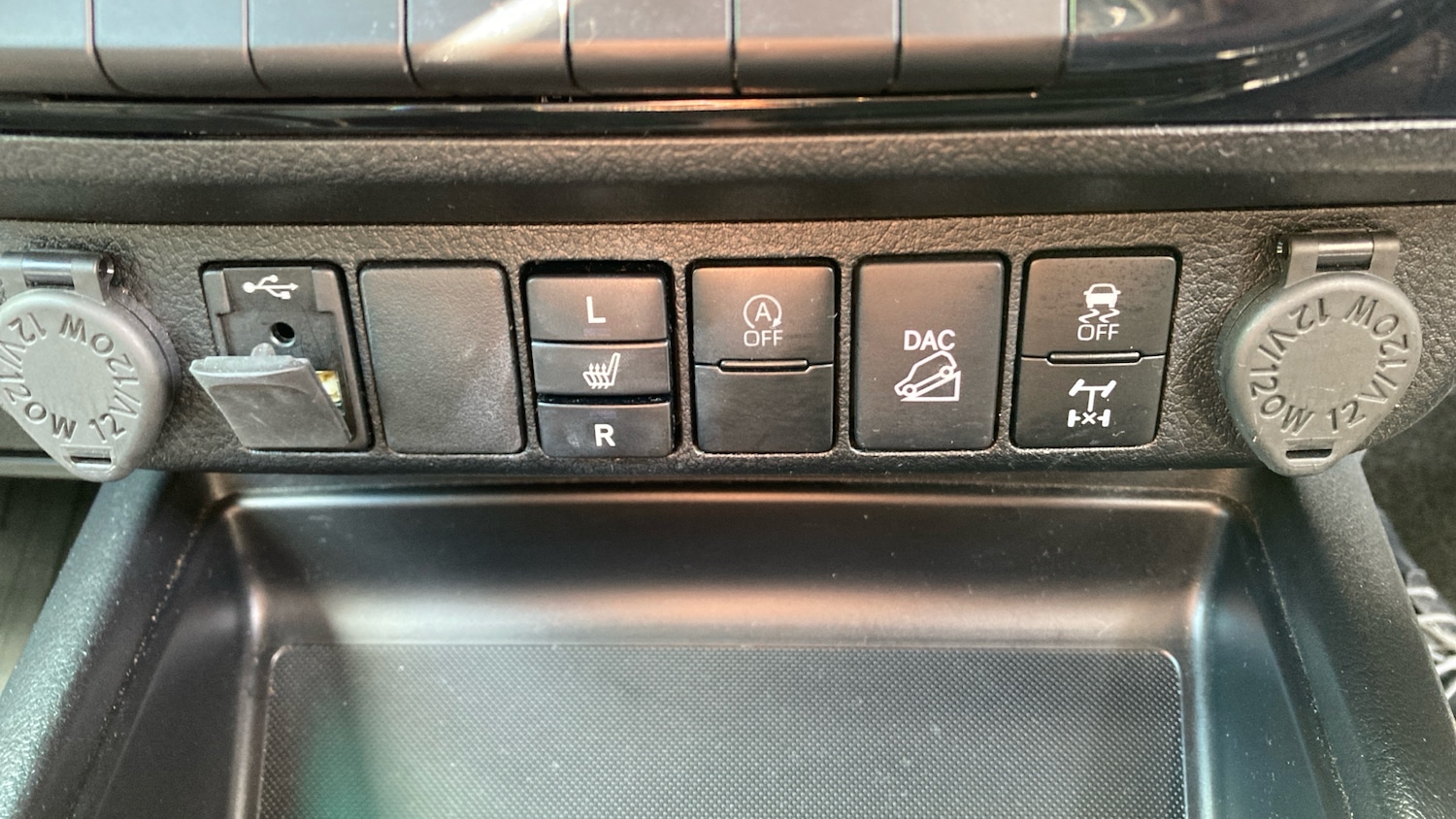 Used Toyota Hilux 2023 for sale - 77282408: Photo 30