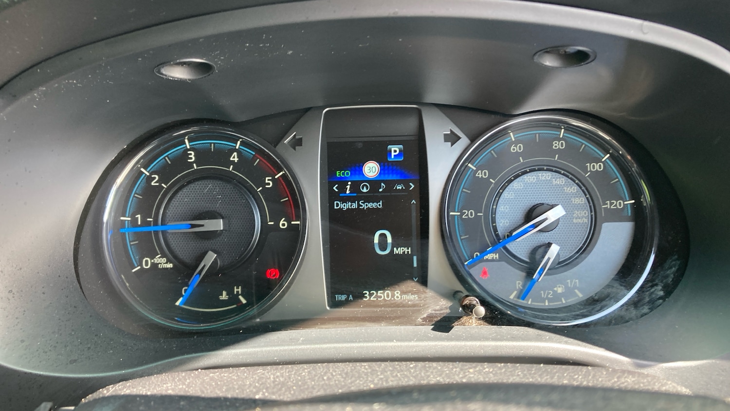 Used Toyota Hilux 2023 for sale - 77282408: Photo 9