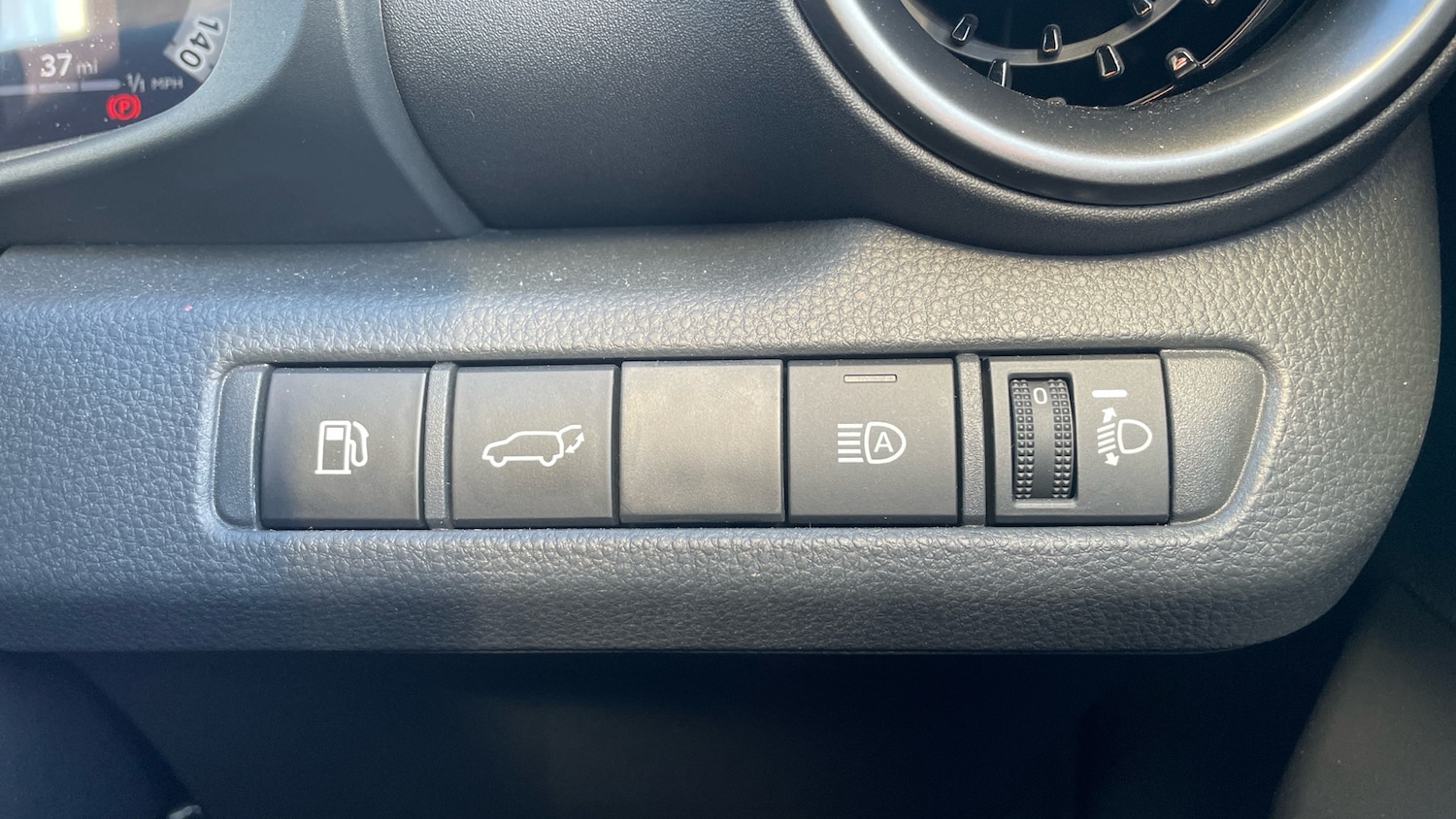 Used Toyota C-HR 2025 for sale - 78093393: Photo 41