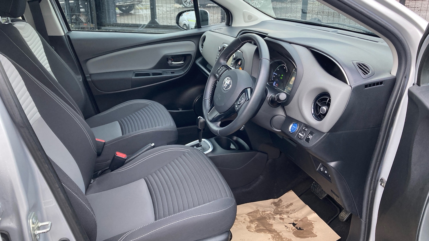 Used Toyota Yaris 2018 for sale - 77417348: Photo 11