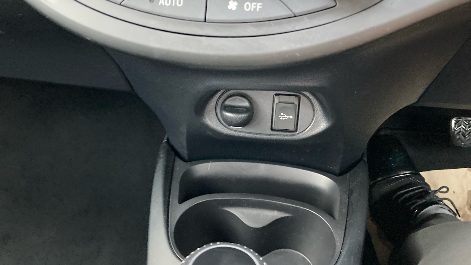 Used Toyota Yaris 2018 for sale - 77417348: Photo 32