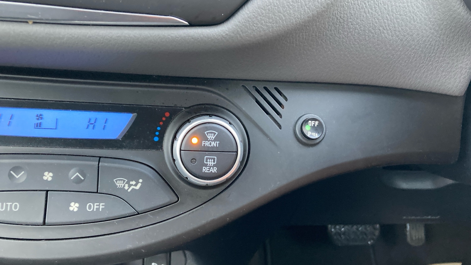 Used Toyota Yaris 2018 for sale - 77417348: Photo 42