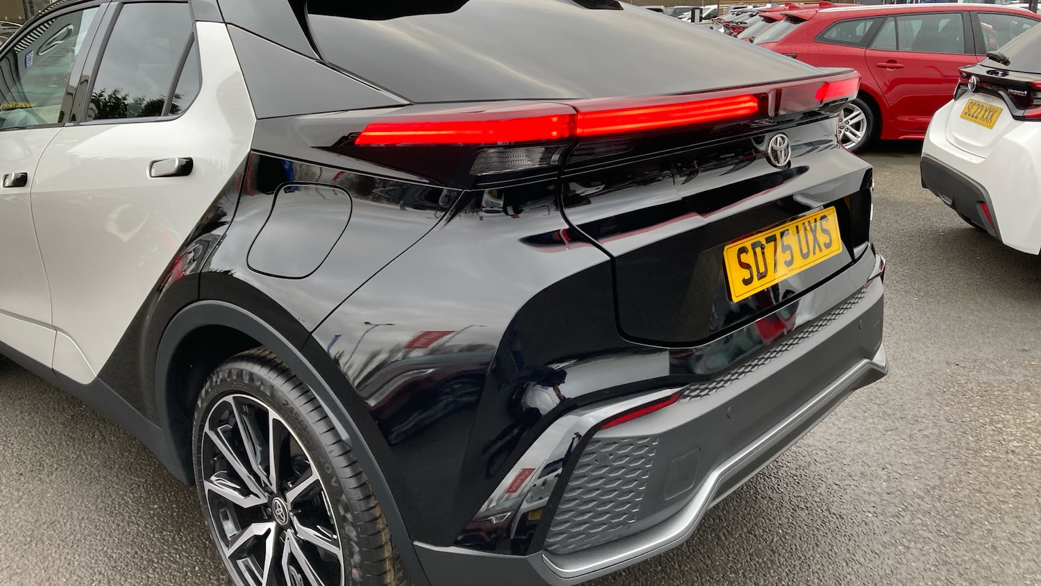 Used Toyota C-HR 2025 for sale - 77136867: Photo 27