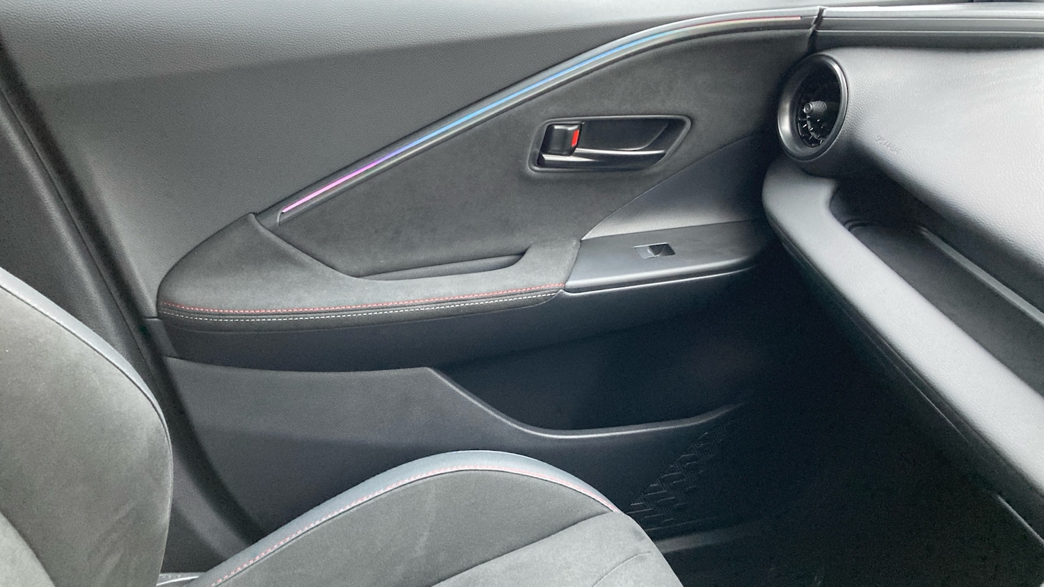 Used Toyota C-HR 2025 for sale - 77136867: Photo 47