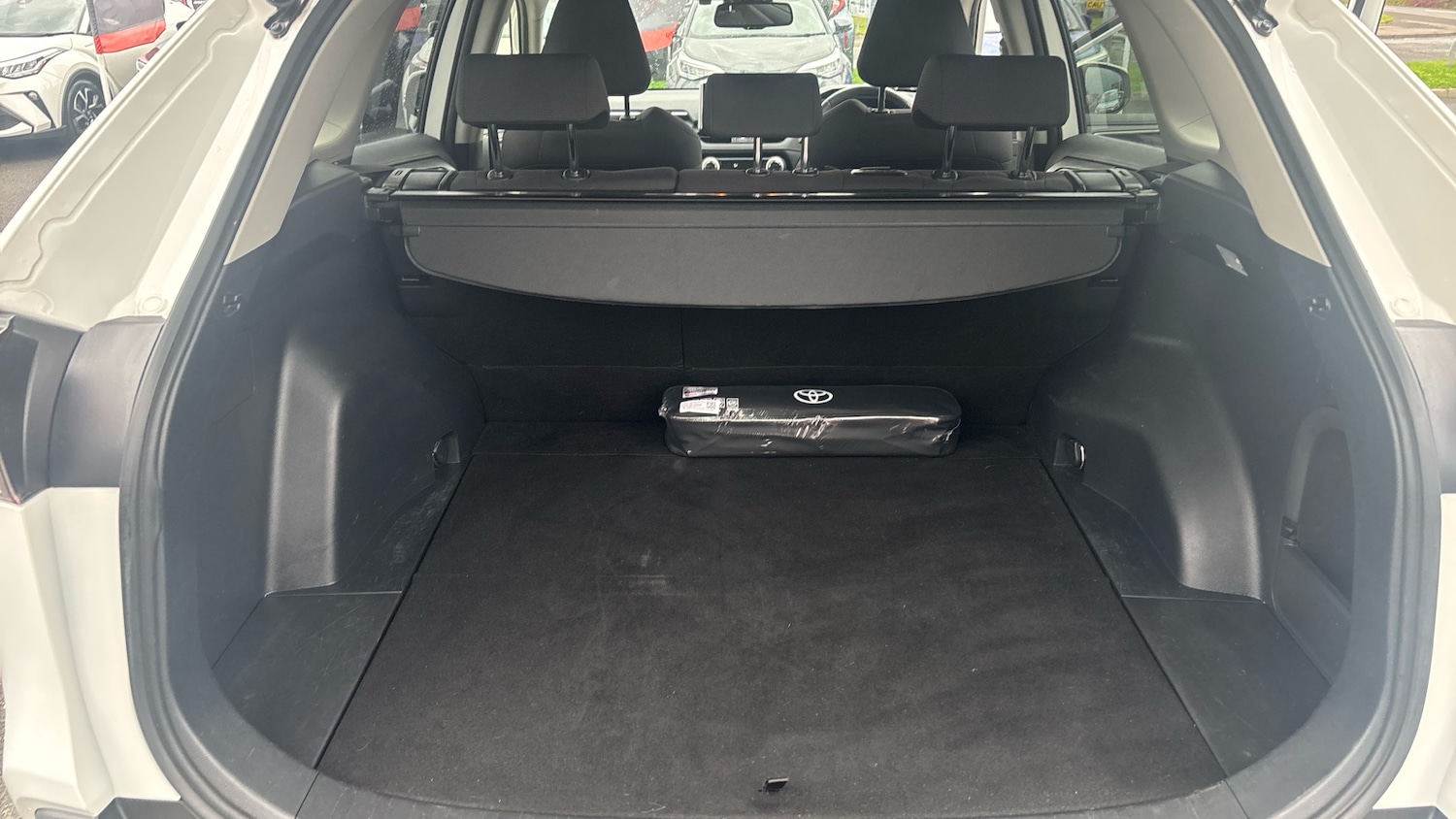 Used Toyota RAV4 2020 for sale - 76131114: Photo 14