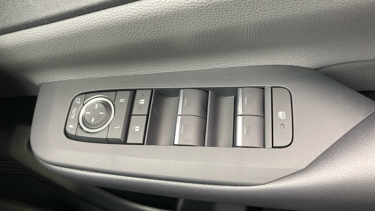 Used Toyota Prius 2025 for sale - 77707378: Photo 27