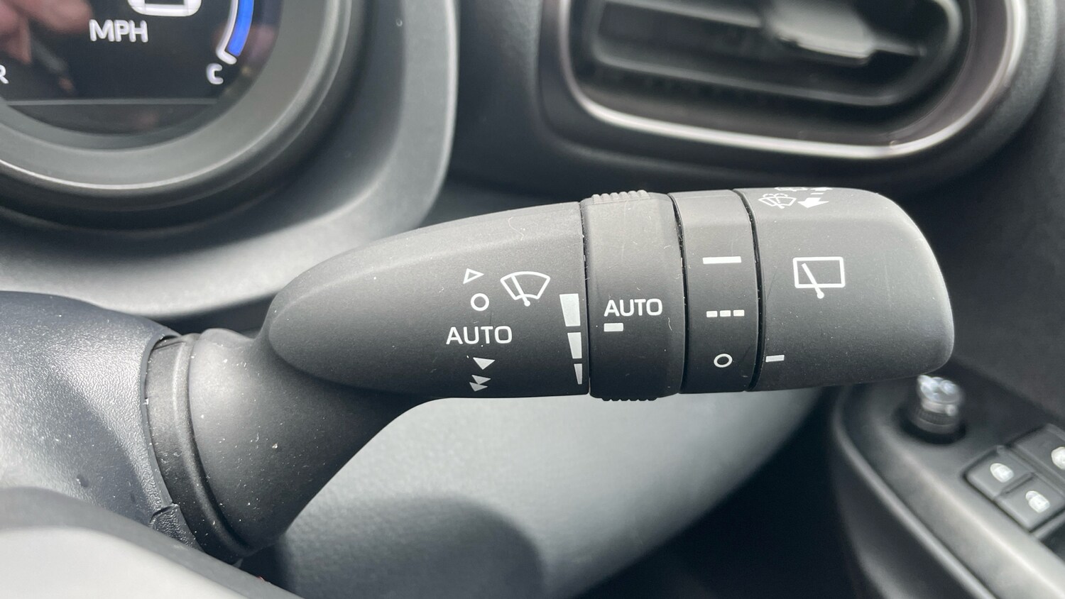 Used Toyota Yaris 2023 for sale - 77983911: Photo 37