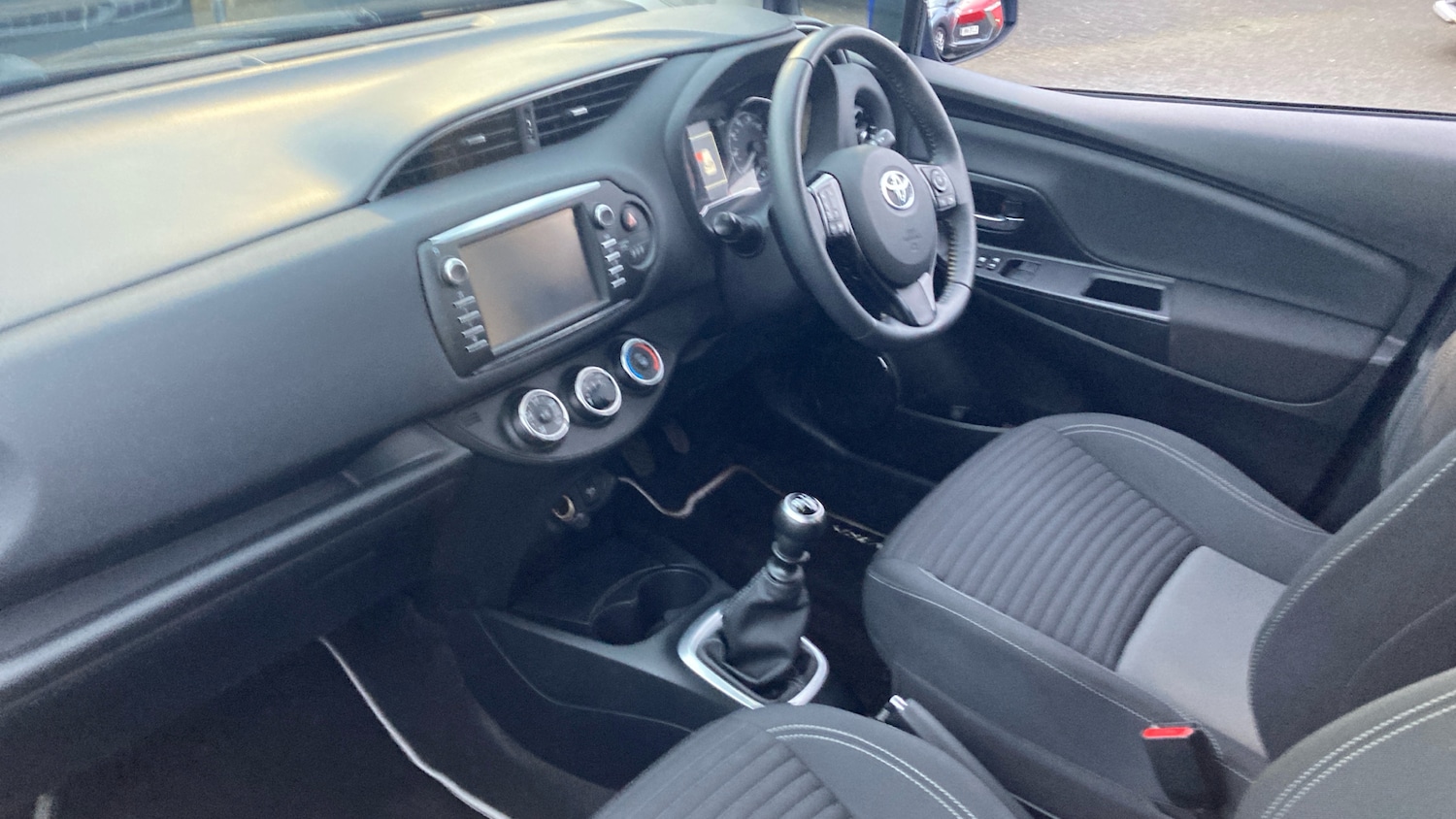 Used Toyota Yaris 2017 for sale - 76830561: Photo 10