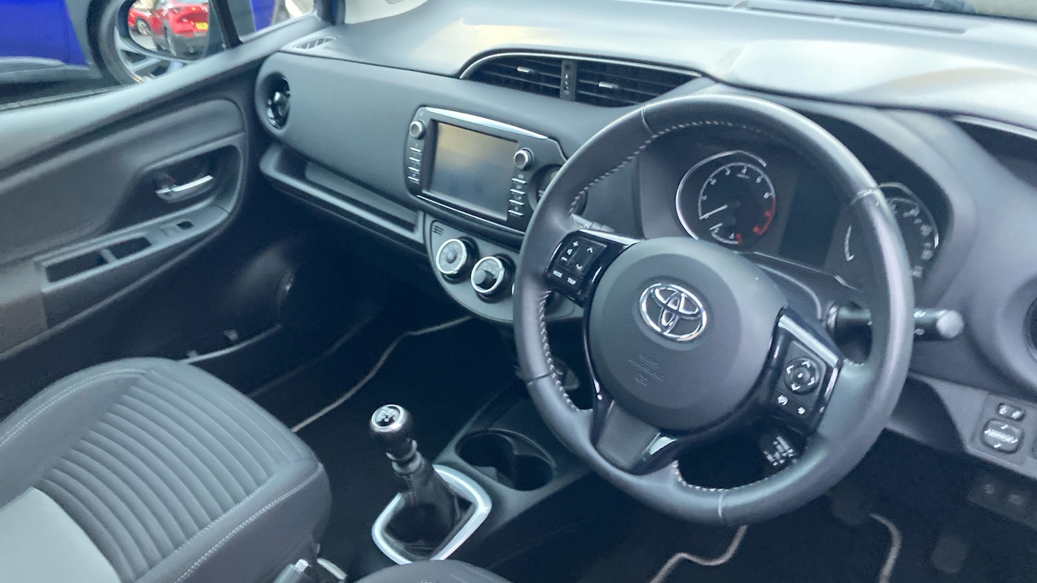 Used Toyota Yaris 2017 for sale - 76830561: Photo 11