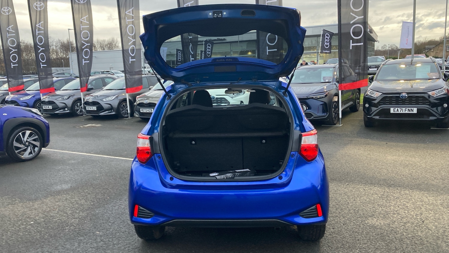 Used Toyota Yaris 2017 for sale - 76830561: Photo 14