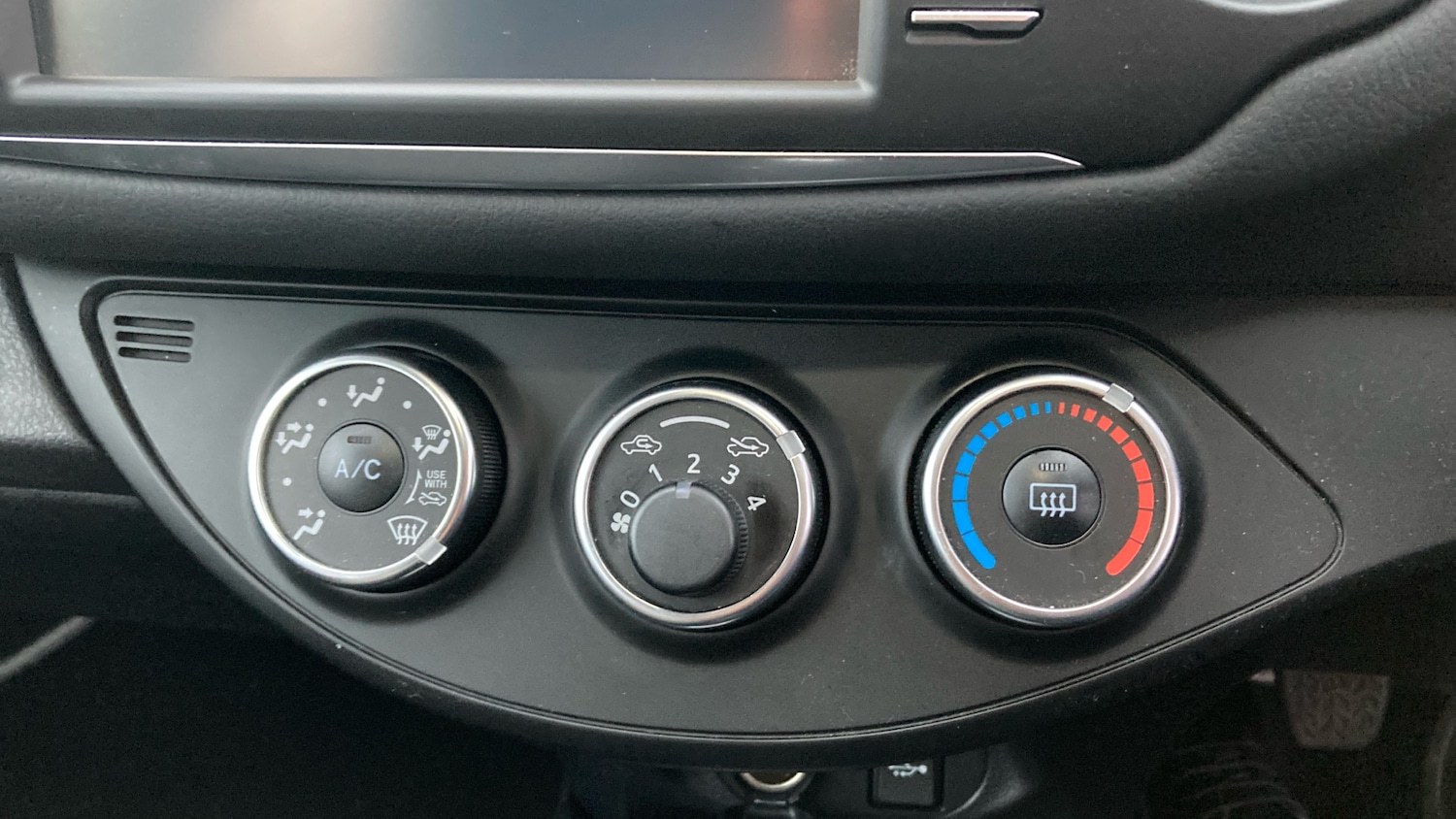 Used Toyota Yaris 2017 for sale - 76830561: Photo 27