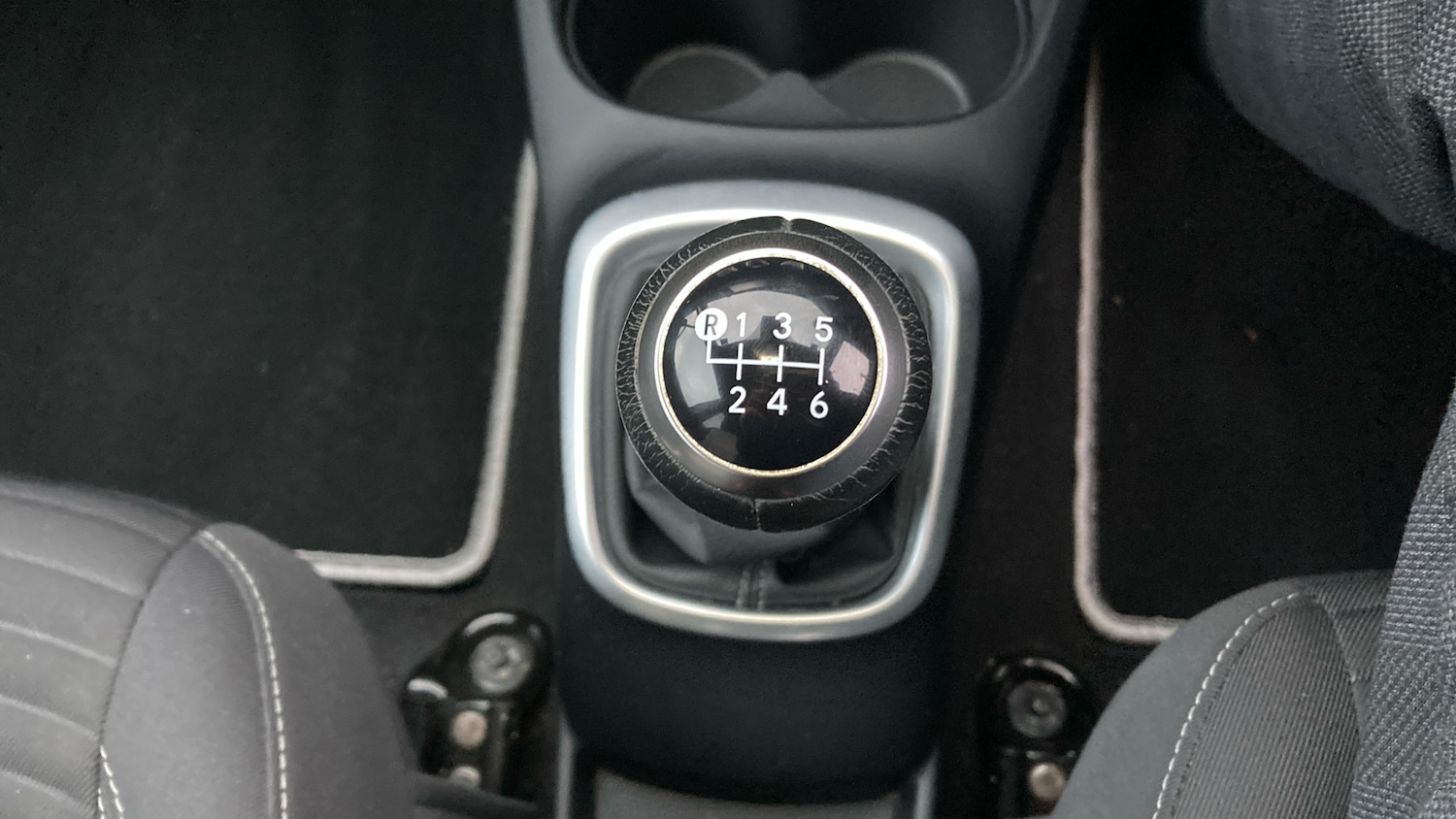 Used Toyota Yaris 2017 for sale - 76830561: Photo 28