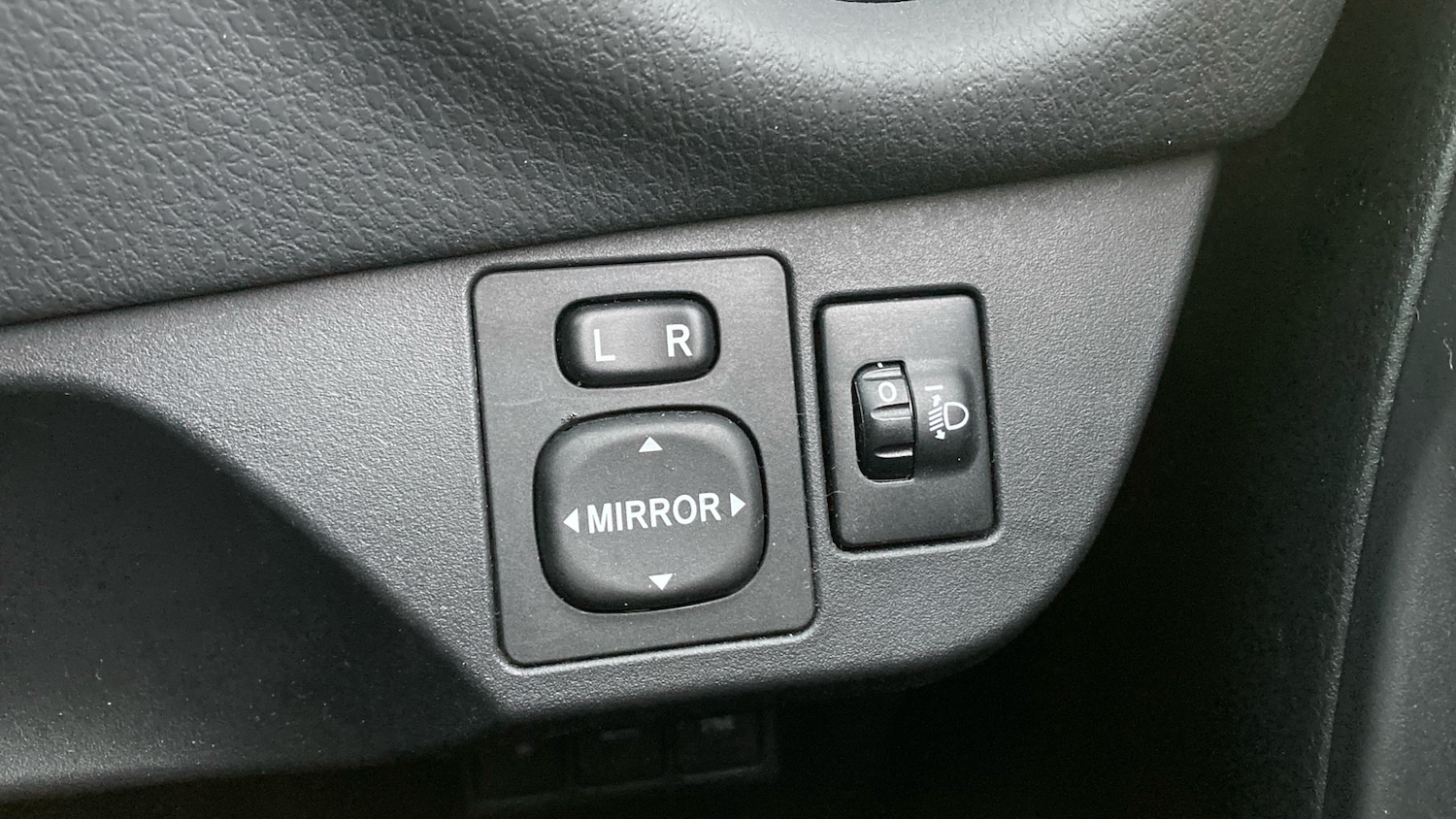 Used Toyota Yaris 2017 for sale - 76830561: Photo 30