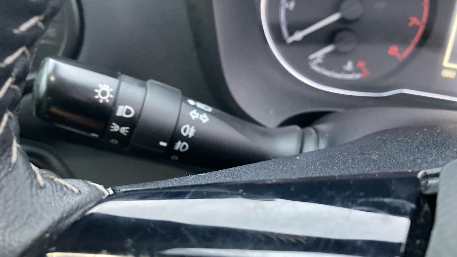 Used Toyota Yaris 2017 for sale - 76830561: Photo 37