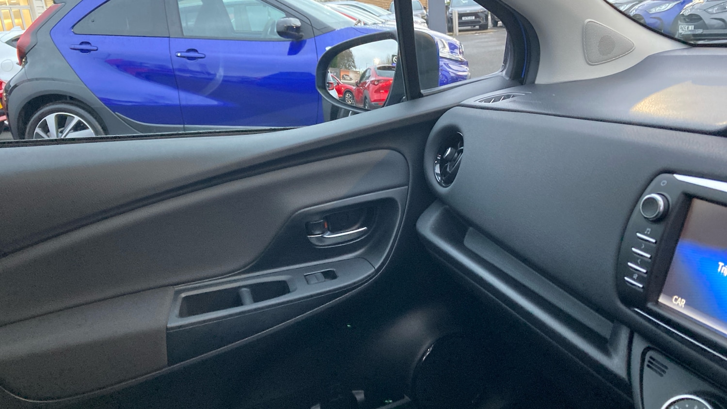 Used Toyota Yaris 2017 for sale - 76830561: Photo 45