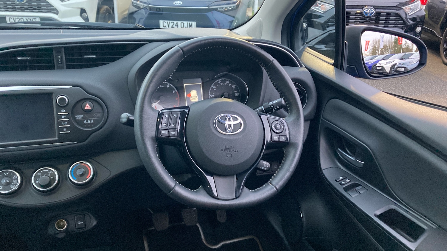 Used Toyota Yaris 2017 for sale - 76830561: Photo 8