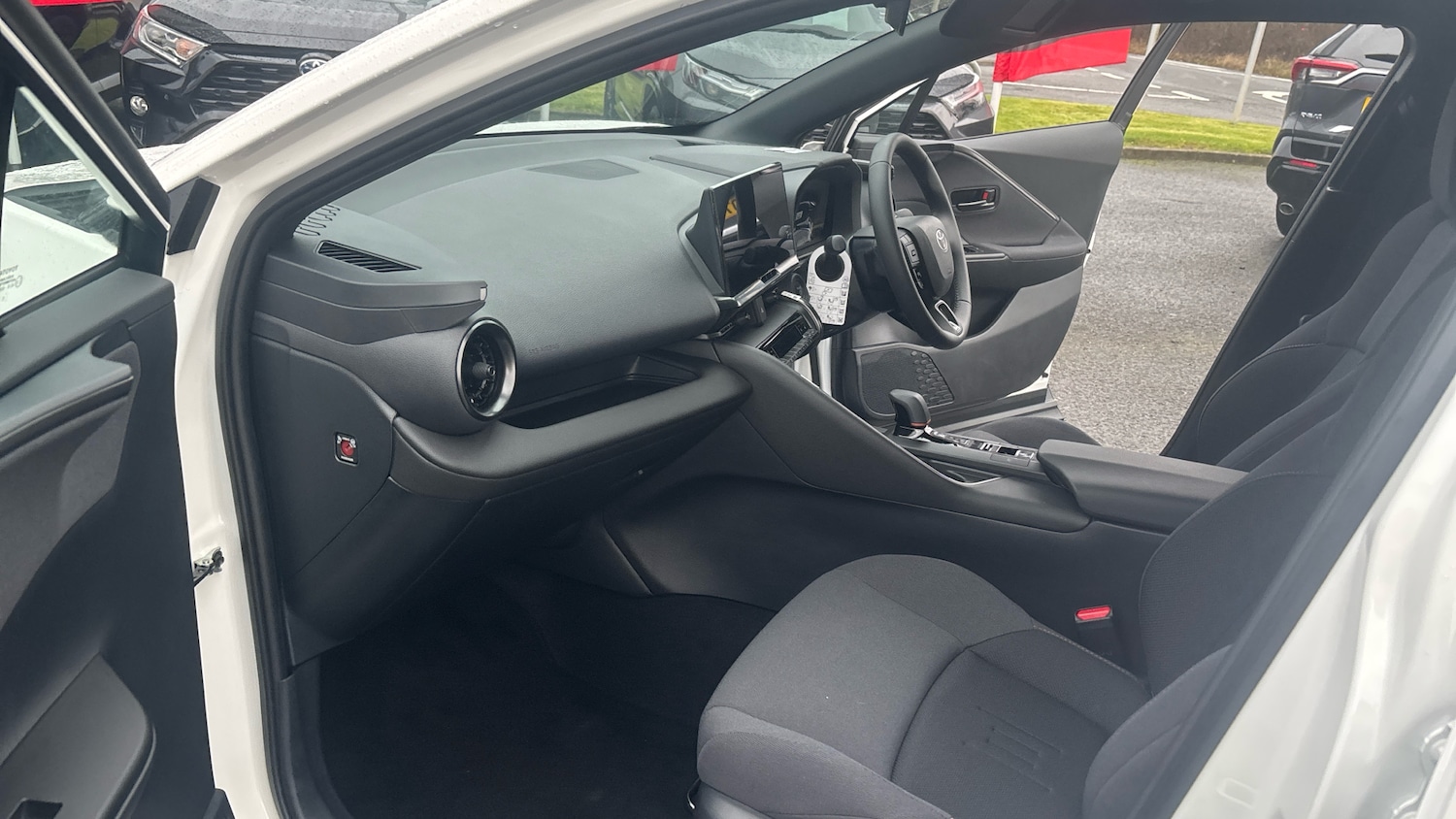 Used Toyota C-HR 2025 for sale - 76796801: Photo 10