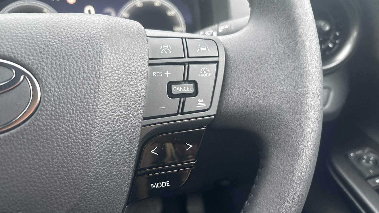 Used Toyota C-HR 2025 for sale - 76796801: Photo 34