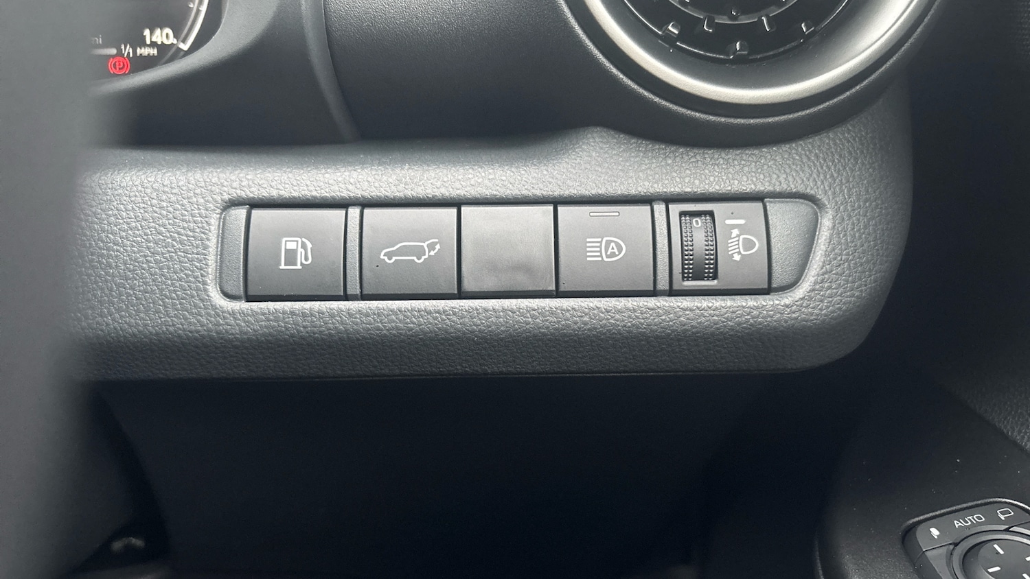 Used Toyota C-HR 2025 for sale - 76796801: Photo 38