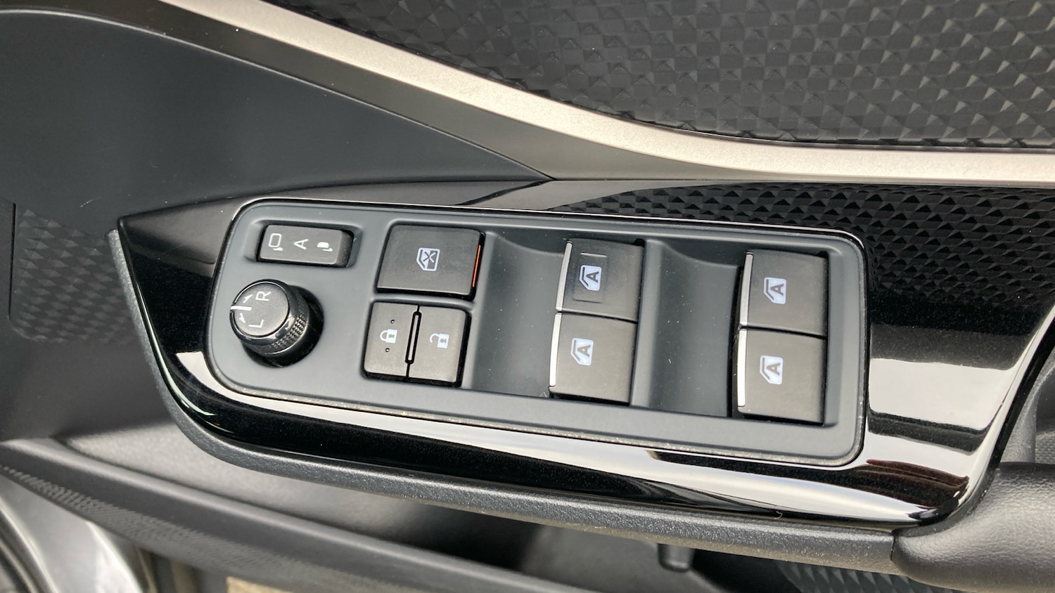 Used Toyota C-HR 2019 for sale - 76170642: Photo 24