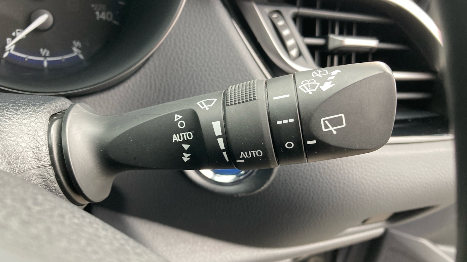 Used Toyota C-HR 2019 for sale - 76170642: Photo 33