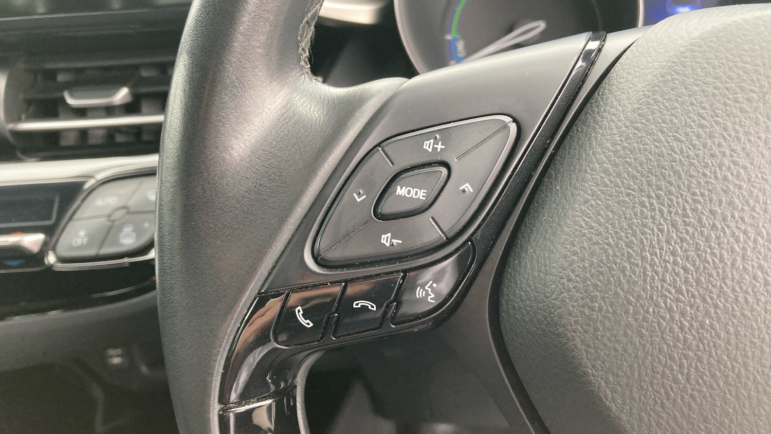 Used Toyota C-HR 2019 for sale - 76170642: Photo 36
