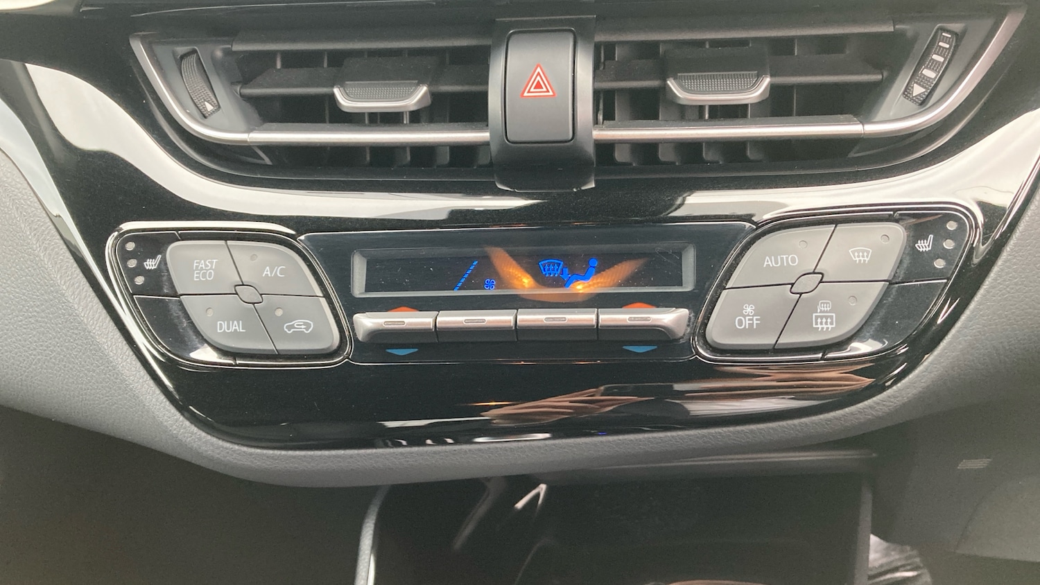 Used Toyota C-HR 2019 for sale - 76170642: Photo 40
