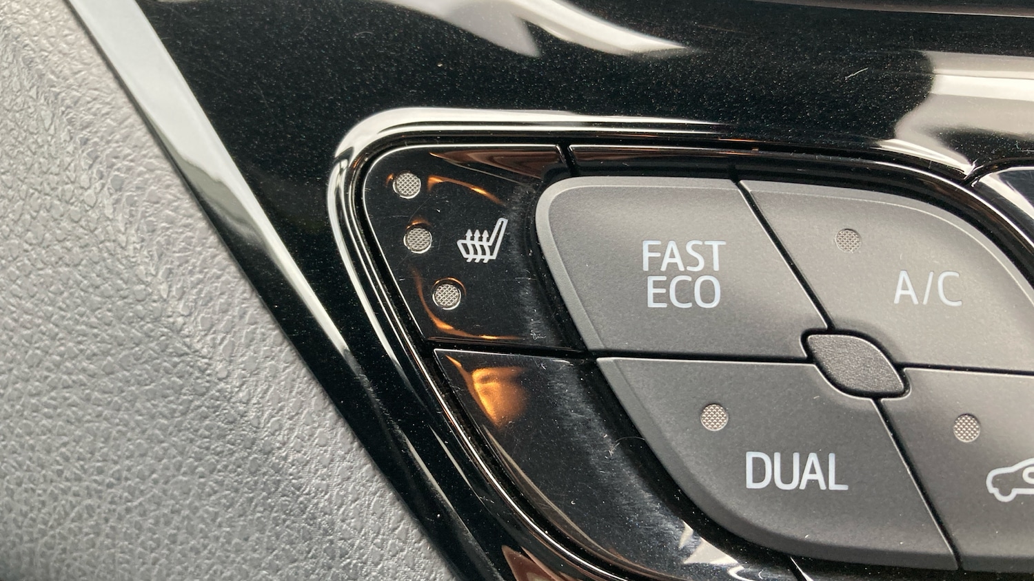 Used Toyota C-HR 2019 for sale - 76170642: Photo 41