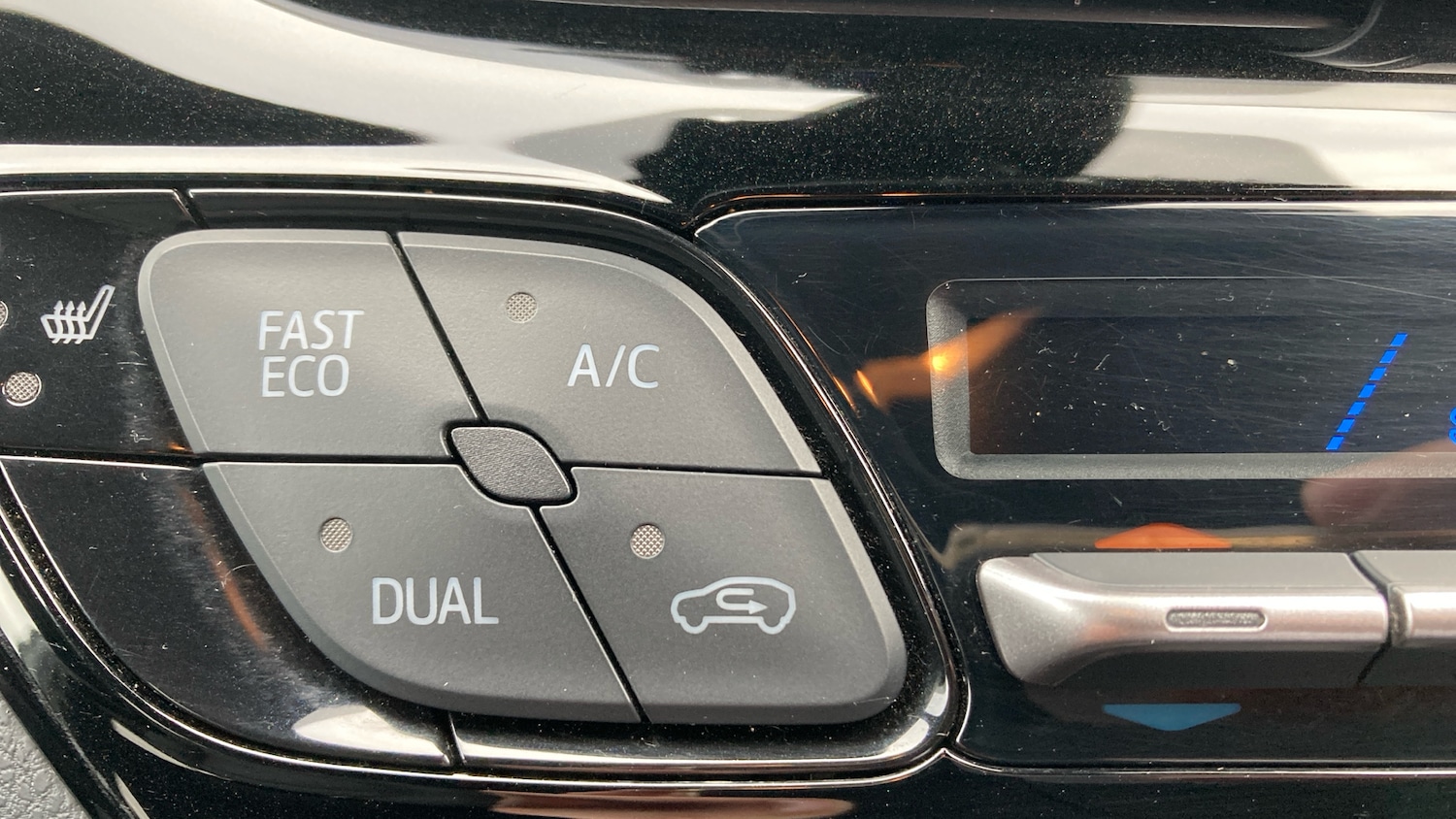 Used Toyota C-HR 2019 for sale - 76170642: Photo 42