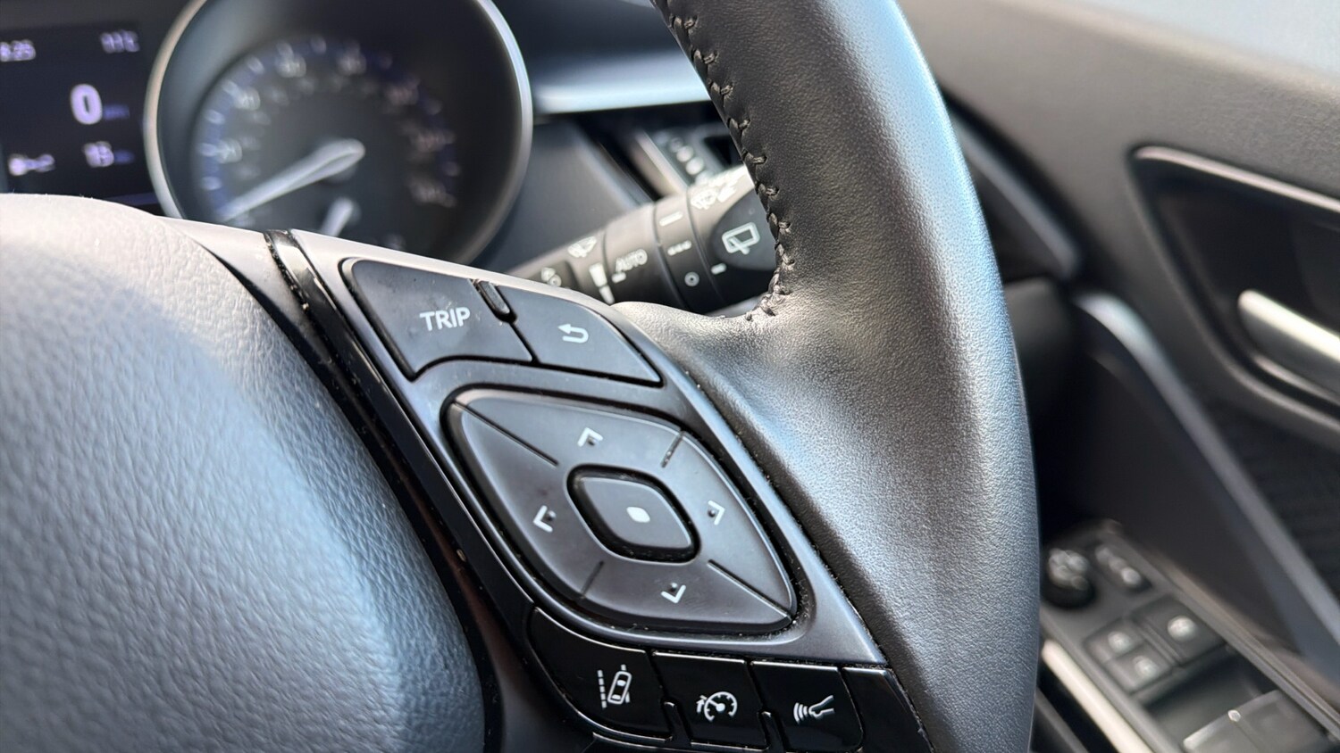 Used Toyota C-HR 2020 for sale - 78212223: Photo 35