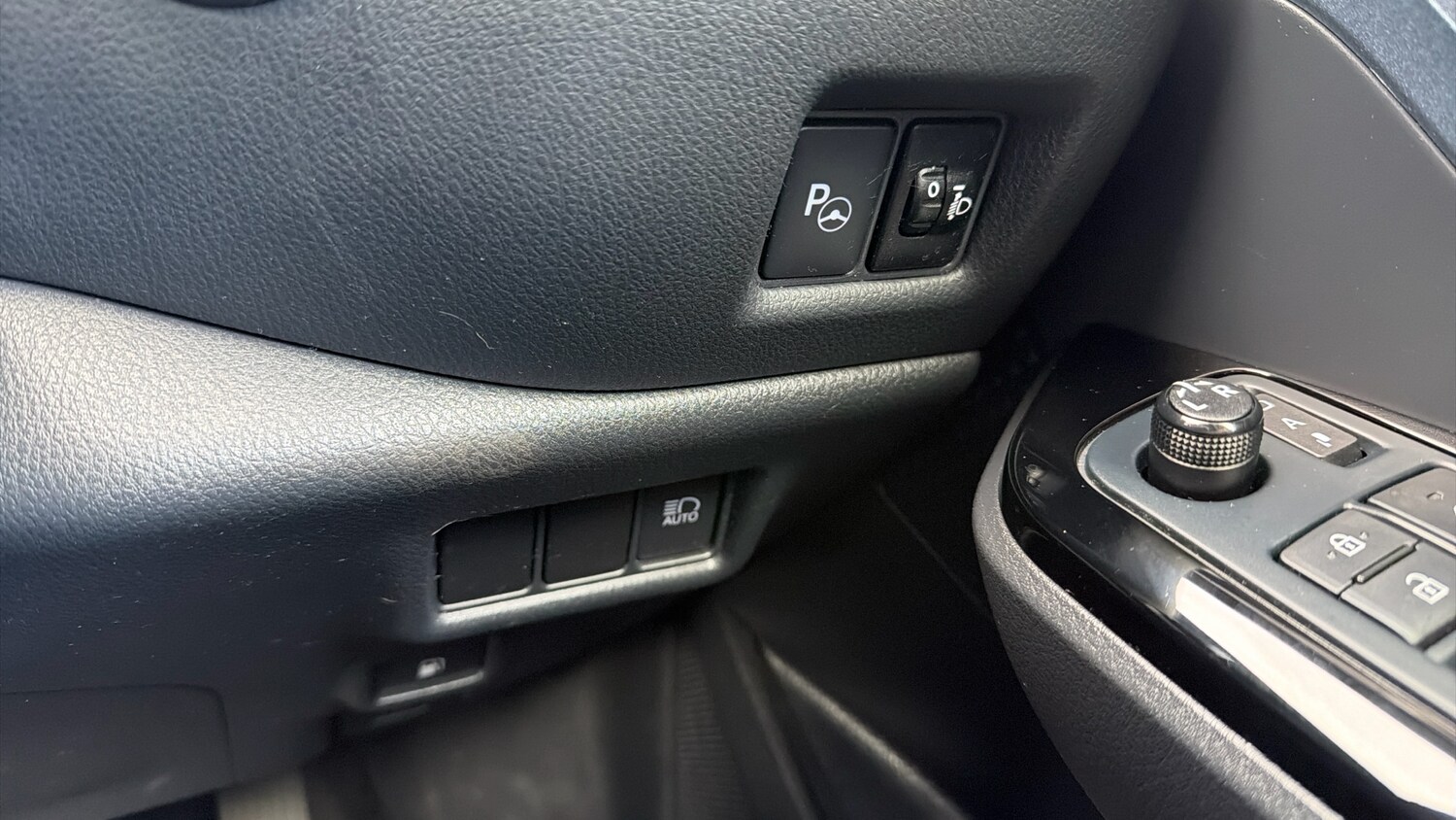 Used Toyota C-HR 2020 for sale - 78212223: Photo 42